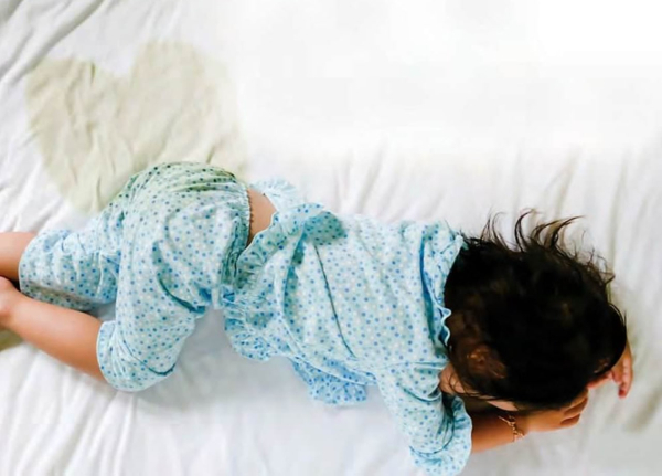 Balita Masih Sering Mengompol? Berikut Penyebab dan Solusinya