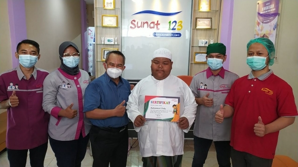 sunat123.com - Fiki sang youtuber dan selegram sunat di Sunat123