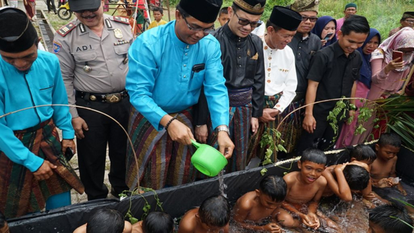 sunat123.com - Budaya Khitanan Tradisional Orang Indonesia