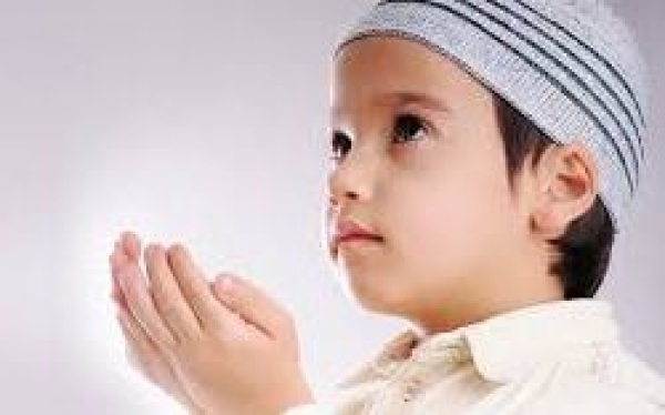 sunat123.com - Supaya Tenang, Ajarkan Anak Berdoa dan Berzikir Selama Disunat